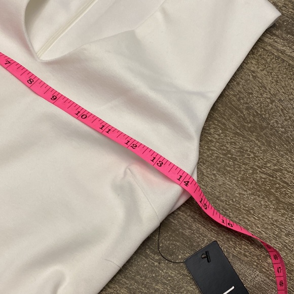 Super sexy LULU’S dress it up with a nice belt and high heels - Picture 4 of 10